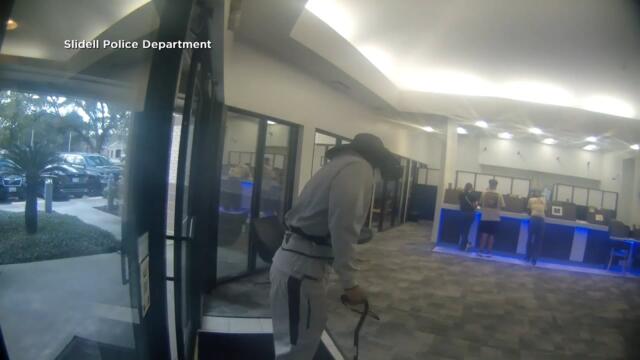 Limping Man Robs Louisiana Bank Then Runs Away: Cops