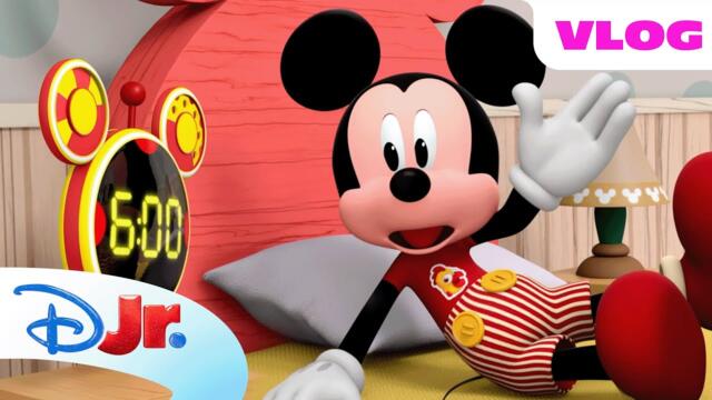 Help Mickey Get Ready and Have a Good Mickey Morning! 🏠☀️ | Me & Mickey | @disneyjr