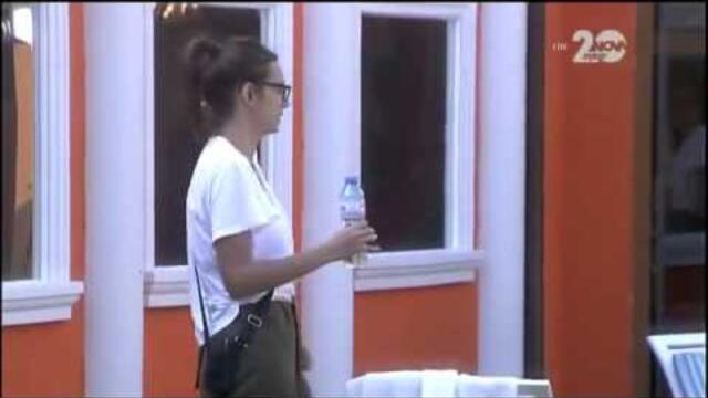 Зорница Линдарева имитира Людмила Захажаева - VIP Brother 2014