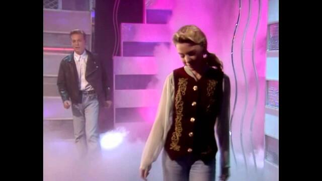 Kylie Minogue & Jason Donovan - Especially For You (Live Top Of The Pops 1988)