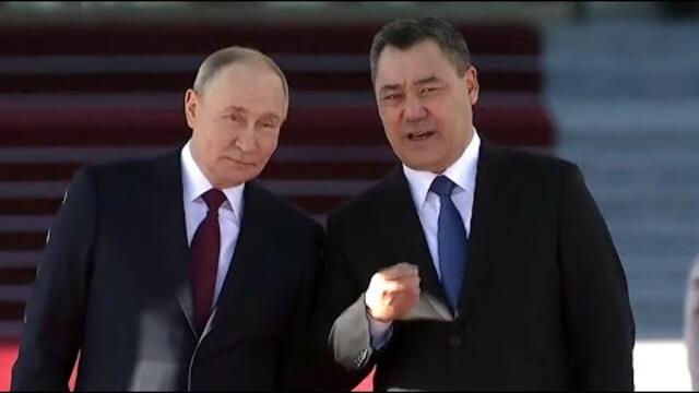 «Салам, аскер!». Как Путин приветствовал бойцов Нацгвардии на церемонии встречи в Бишкеке