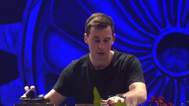 Hardwell playing Darude - Sandstorm @ Tomorrowland 2025
