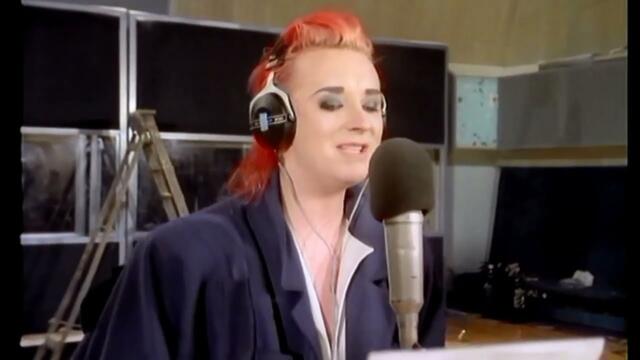 Band Aid - Do They Know its Christmas HD 1984