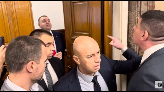 ИЗВЪНРЕДНО: Невероятен простак! Мирчев полудя и нападна физически Пеевски!