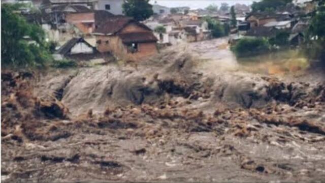 The weather is really bad today in Greece!! The island of Kastellorizo is "sinking" in muddy waters.
