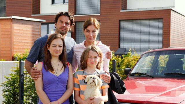 Квартални беди (синхронен екип, дублаж на Доли Медия Студио, 19.12.2025 г.) (запис)