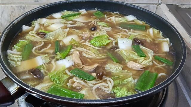 MURA, MADALING LUTUIN AT MASARAP! CABBAGE NOODLE SOUP RECIPE!