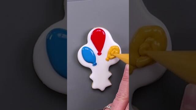 Mickey Mouse Balloons!  #disney #mickeymouse #cookiedecorating #royalicingcookies