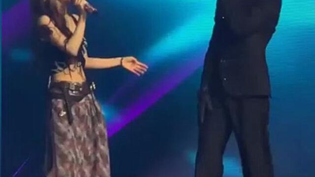 Zhao Lusi and Wang Hedi’s Princess-Carry Ending Pose Steals the Show During “Pretty” Duet