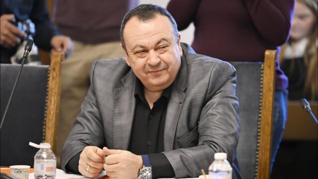 Реакции в парламента преди извънредното обръщение на Румен Радев