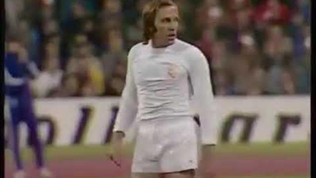 Real madrid VS Bayern munich 1976 !! Enjoy the monsters.