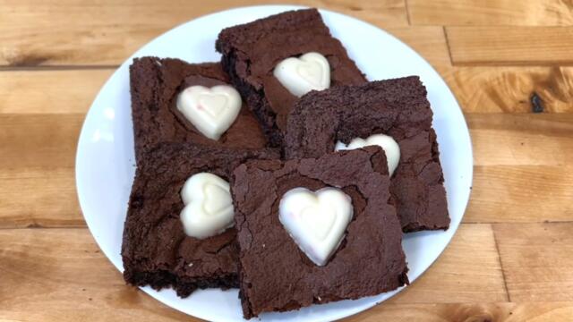 Heart Brownies in 10 Minutes | Budget Valentine's Day Treat!