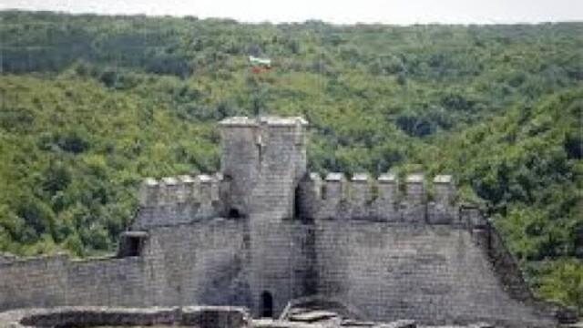 ЧУДЕСАТА БЪЛГАРСКИ: ШУМЕНСКАТА КРЕПОСТ - ИСТОРИЧЕСКА ПРИЕМСТВЕНОСТ НА 2300 ГОДИНИ