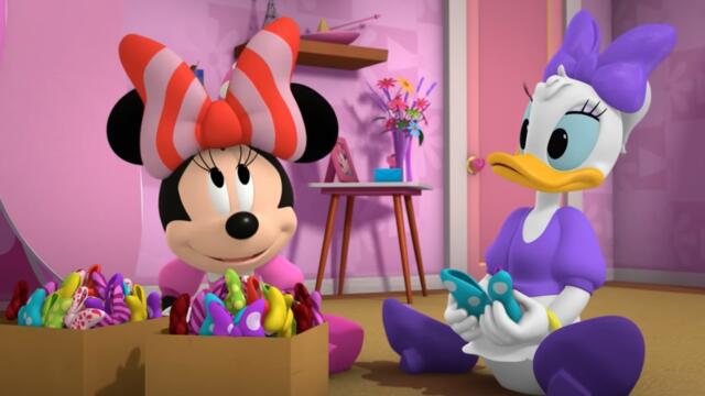 Minnie's Garage Sale 🎀 | Mickey Mouse Mixed-Up Adventures | Fun Kids Episode