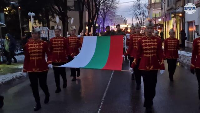 Троян почете 153-тата годишнина от гибелта на Левски с възпоменателно факелно шествие