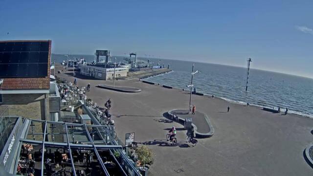 Hotel Zeezicht Vlieland: zicht op de Veerboot