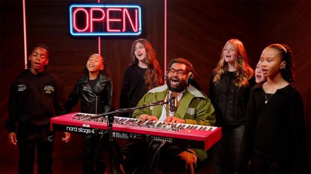 Elmiene “Reclusive” (Live Performance) | Open Mic