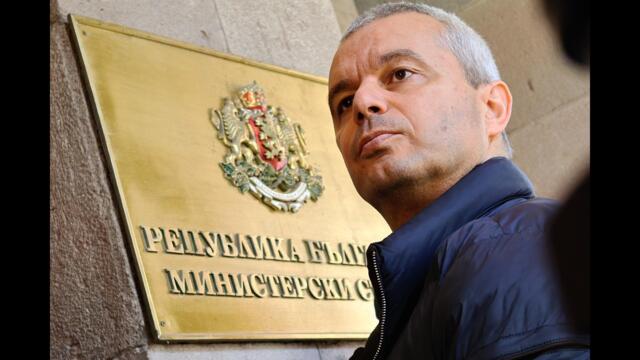 Повече от час се чакат изявления от Съвета по сигурност, Възраждане блокира входа на институцията