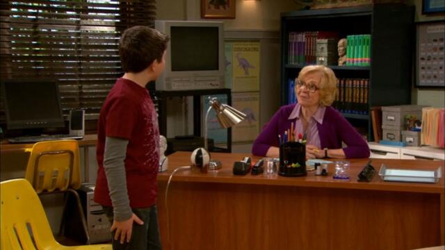 Късмет Чарли - Запознай се с нашите (Сезон 2 Епизод 10) (БГ Аудио)