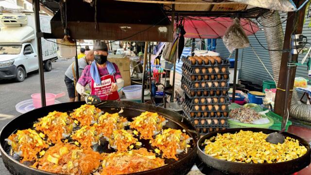500 Eggs a Day! Master Chef Cooks The Best Seafood Pad Thai and Mussel Omelette For Over 40 Years