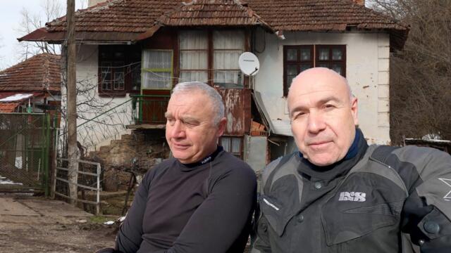 Разходка с мотор из най-старите къщи на северозападна България.