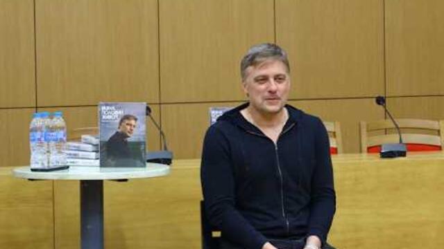 🎭 Владимир Карамазов -  Между светлината на прожектора и сянката на обектива