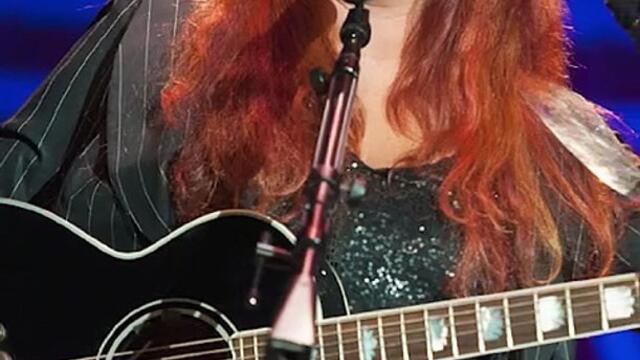 Wynonna Judd on Guitars and Guitarist SRV