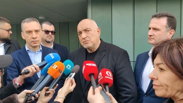 Бойко Борисов и Димитър Николов - брифинг пред детската болница в Бургас