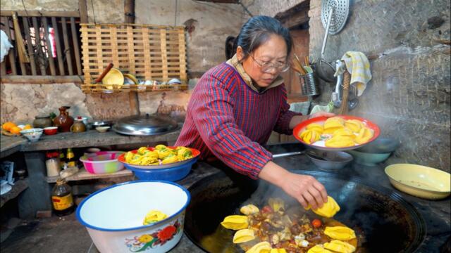 This Slow-Cooked Beef Is So Tender It Falls Apart! Traditional Country Stew