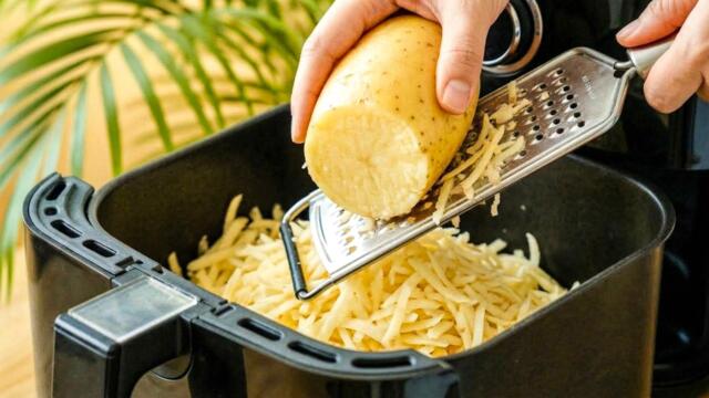I Grate Potatoes Straight Into the Air Fryer — Now Look What Happens 🤯