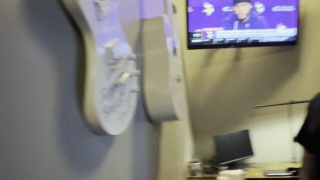 Greylan James signs guitar