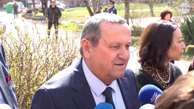 Мина времето, когато пред асансьора на пленарната зала се раздаваха публични финанси, каза Адемов