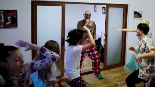 Ivo Dimchev - Shkembe Chorba -Шкембе чорба - LIVE in the living room of Valeria Dimitrova