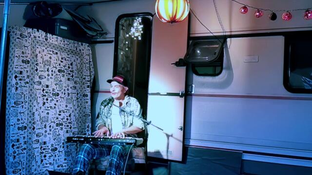 IVO DIMCHEV- Don't cry /acoustic at the caravan of Polina/