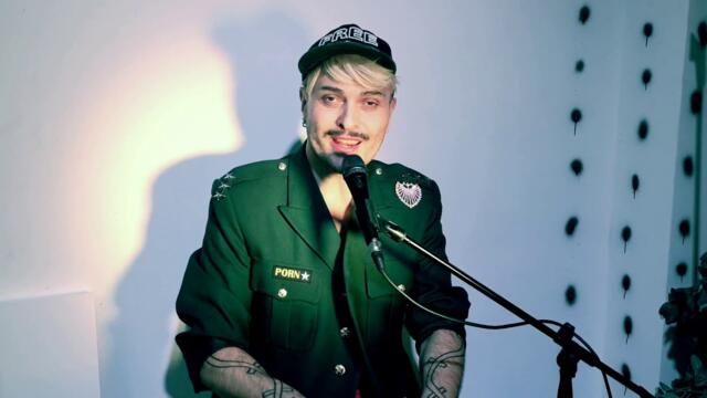 Corona Kush Kush by Ivo Dimchev /live/