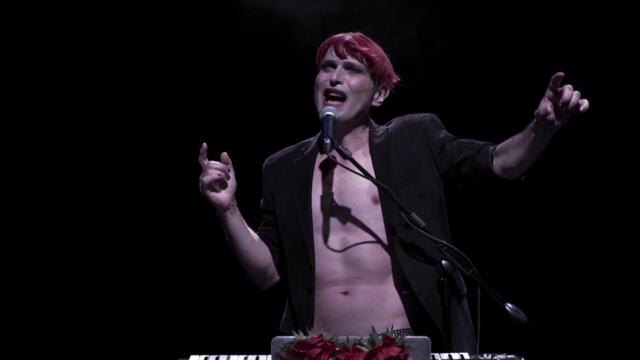 Traveling light by Ivo Dimchev /live in Buenos Aires/