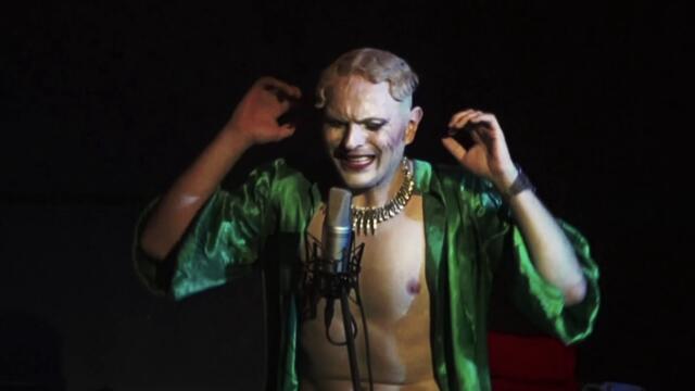 "Raise me" by Ivo Dimchev at Arena club in Berlin