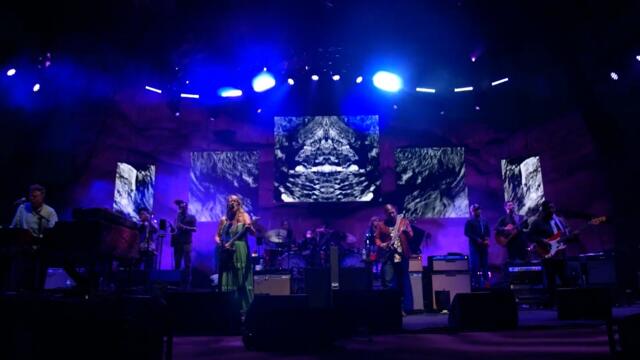 Tedeschi Trucks Band - Who Am I (Live From Red Rocks)