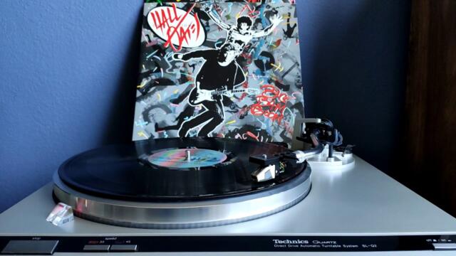 Daryl Hall & John Oates - Out Of Touch (LP version with intro)