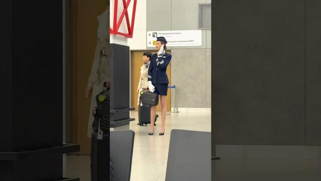 ♥️👠💋🔥 Catching reactions at the airport•• #reaction #fashion #usa #aviation #instagram