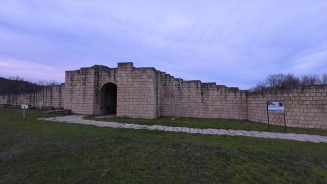 Компас /242/ Преслав - музей, крепост