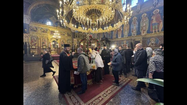 Стотици се поклониха пред мощите на Свети Лазар Български в София