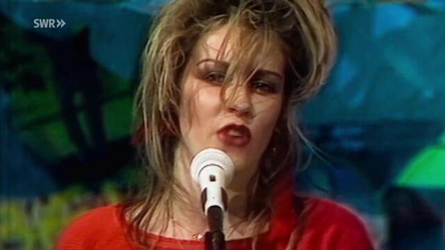 Bananarama - Robert De Niro's Waiting (TV 1984 Remastered)