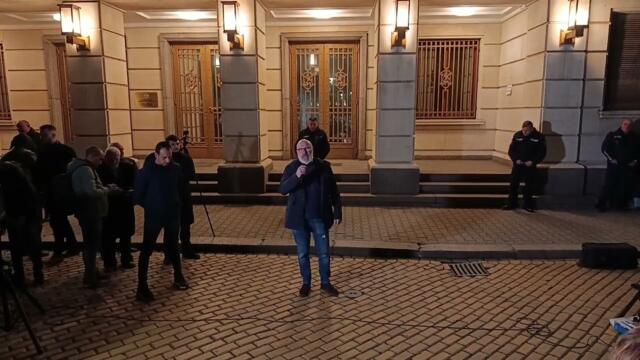 Иво Нешев на протест "Кажи Не на Войната!" пред Министерството на отбраната.... Да на Мира!