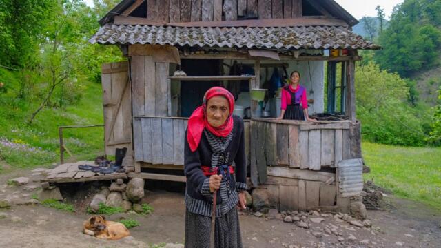 Documentary: A 90-Year-Old Sick Woman and Her Sister Facing Life Alone in the Mountains