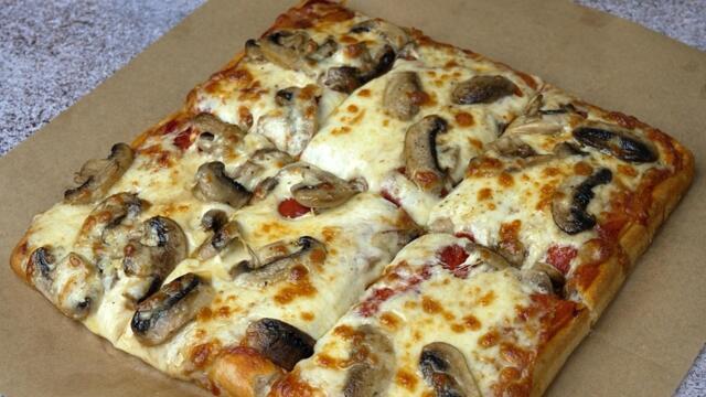 We Don't Buy PIZZA Anymore! Liquid Dough, No Kneading Pizza-No Rolling!