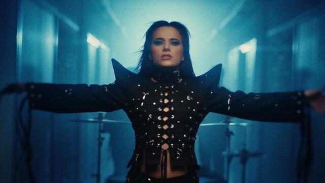 Alexandra Capitanescu - Choke Me (Official Video)
