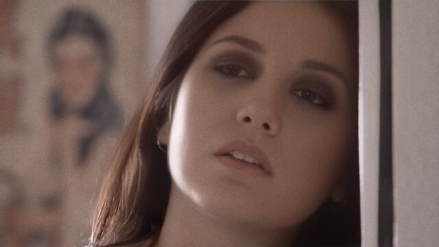 She thought no one was watching | Klepto (2003)