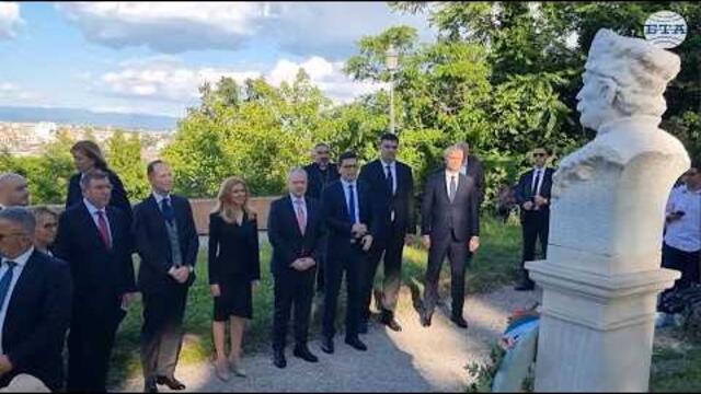 Българската парламентарна делегация поднесе цветя пред паметника на Капитан Петко войвода в Рим