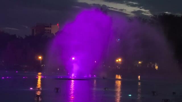 Водна мъгла и прожекция на Пеещите фонтани в Пловдив